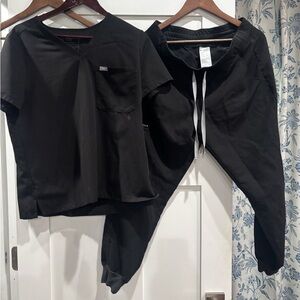 Figs Black Scrub Set